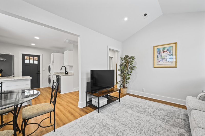 Property image 4 of 2215 Cambridge Avenue in Dorchester Terrace, North Charleston, SC 29405