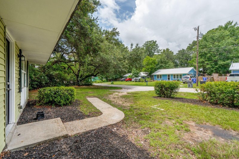 Property image 2 of 2885 Charlene Drive in Waylyn, North Charleston, SC 29405