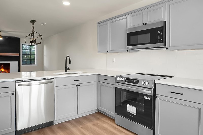 Property image 4 of 7650 Oldridge Road in Forest Hills, North Charleston, SC 29418