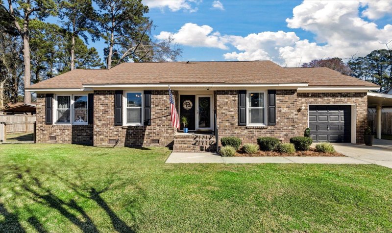 Warington, Summerville community