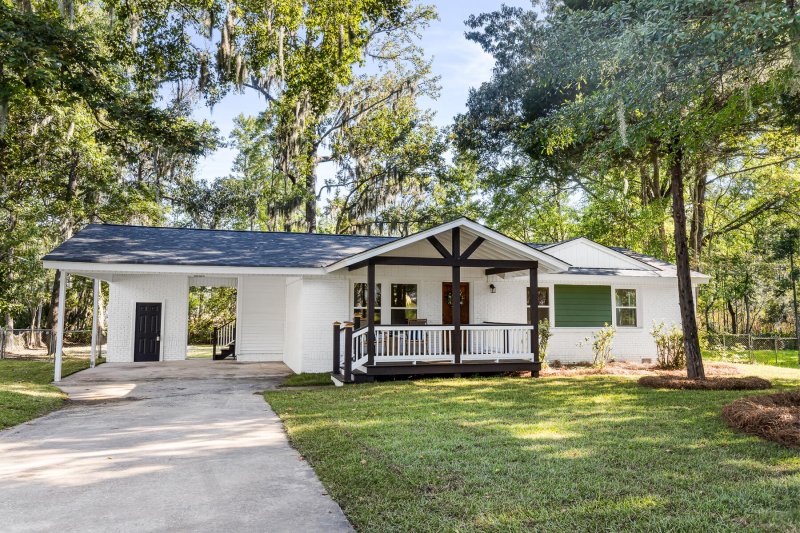 Property image 4 of 1243 Redeemer Drive in Berkeley Hills, Hanahan, SC 29410