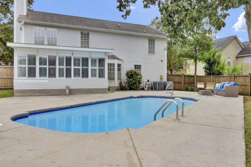 104 S Pembroke Drive