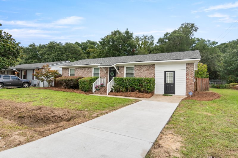 Property image 2 of 1547 Seacroft Road in Westchester, Charleston, SC 29412