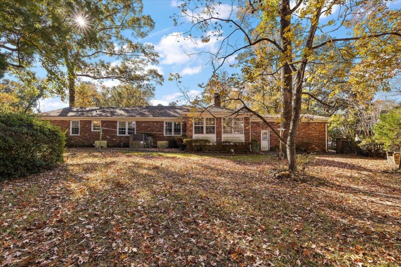 Property image 2 of 109 Hampton Avenue in Oaks Estates, Goose Creek, SC 29445