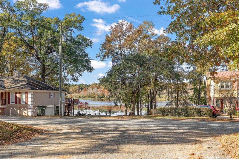 Property image 3 of 109 Hampton Avenue in Oaks Estates, Goose Creek, SC 29445