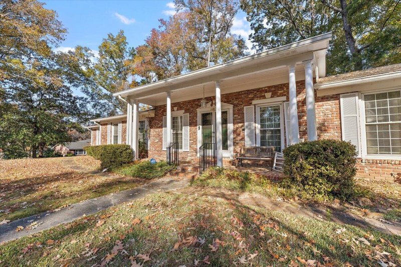 Property image 5 of 109 Hampton Avenue in Oaks Estates, Goose Creek, SC 29445