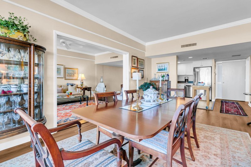 Property image 4 of 14 Lockwood Drive H in Ashley House, Charleston, SC 29401