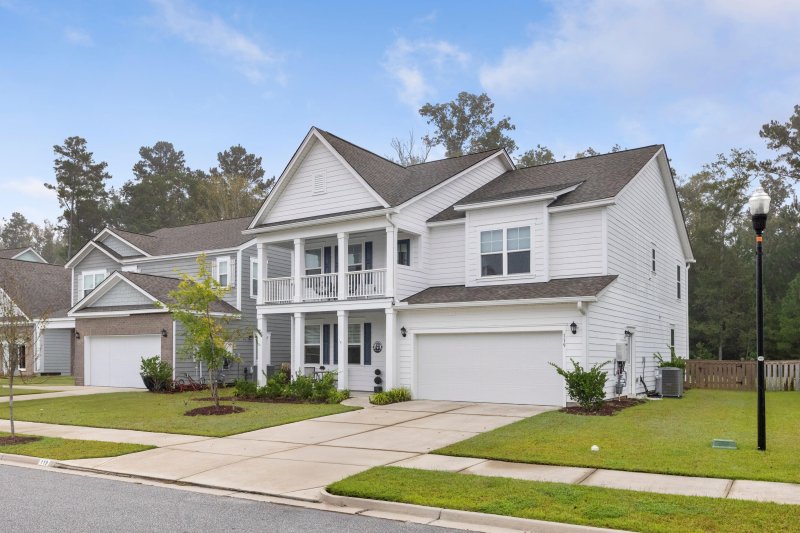 Property image 2 of 119 Cherry Grove Drive in The Ponds, Summerville, SC 29483