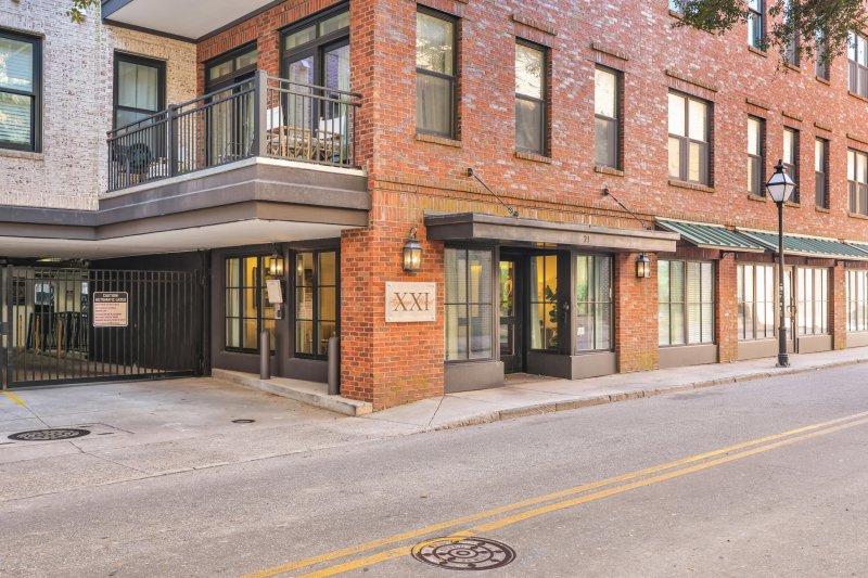 Property image 2 of 21 George Street 111 in George And Society, Charleston, SC 29401