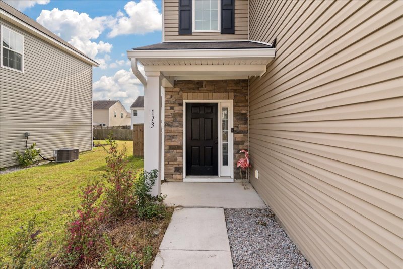 Property image 4 of 173 Daniels Creek Circle in Liberty Village, Goose Creek, SC 29445