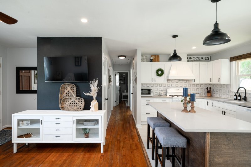 Property image 4 of 2740 Clover Street in Springfield, Charleston, SC 29414