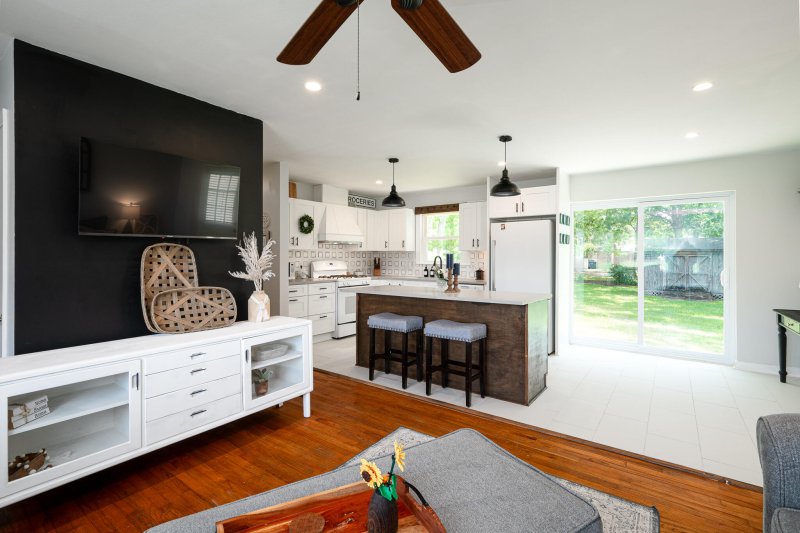 Property image 5 of 2740 Clover Street in Springfield, Charleston, SC 29414