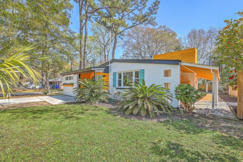 Forest Acres, Charleston Community