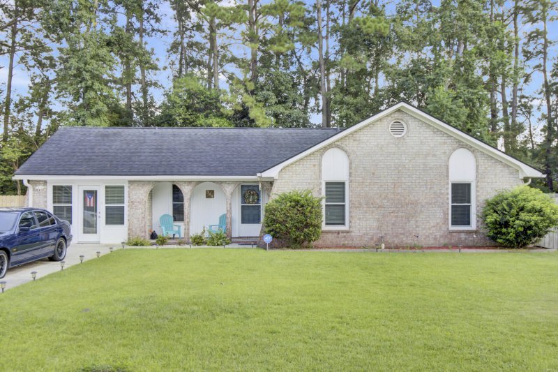 Foxborough, Goose Creek Community