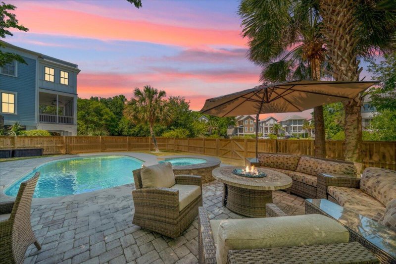 Old Village Landing, Mount Pleasant Community