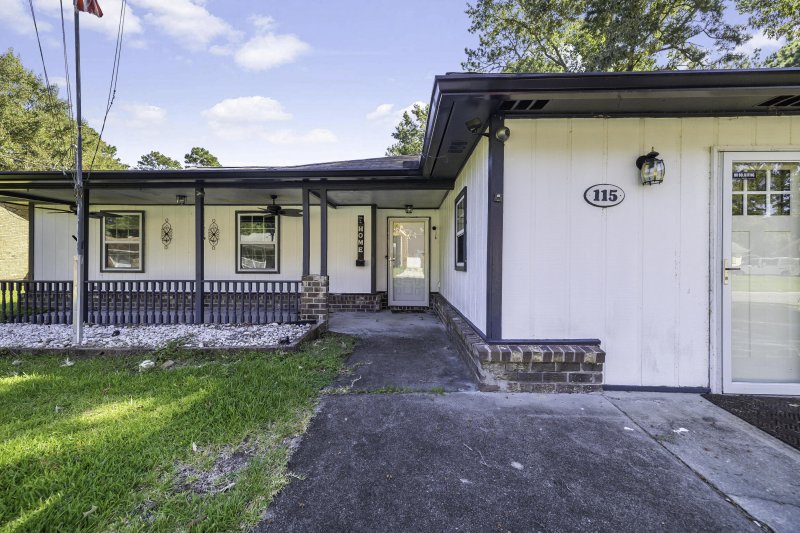 Property image 2 of 115 Loblolly Lane in Pine Forest, Summerville, SC 29483