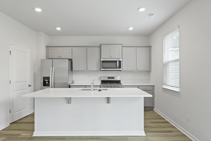 Property image 3 of 1070 Forrest Creek Drive in Pineview North, Summerville, SC 29483