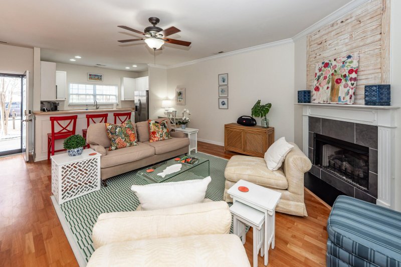 Ashley Park, Charleston community