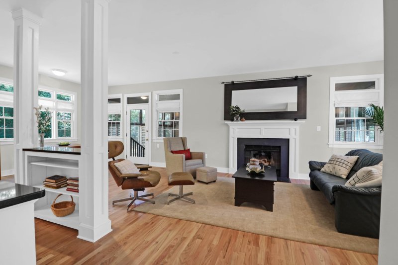 Property image 5 of 652 E Hobcaw Drive in Hobcaw Point, Mount Pleasant, SC 29464