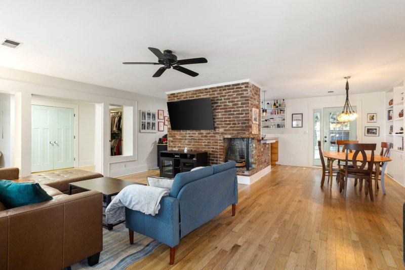 Property image 2 of 12 Stratford Road in Avondale, Charleston, SC 29407