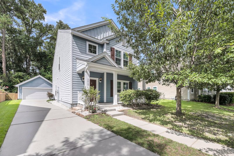 1617 Sparkleberry Lane