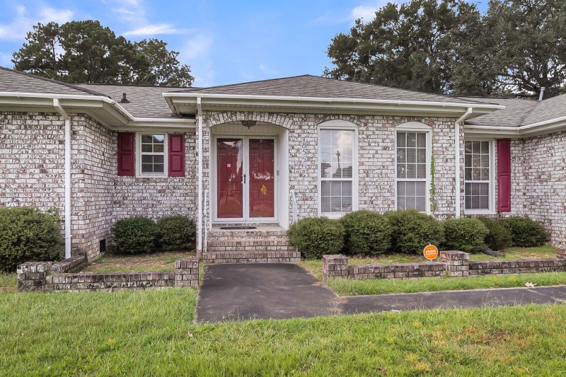 Property image 4 of 8556 Vistavia Road in Northwoods Estates, North Charleston, SC 29406