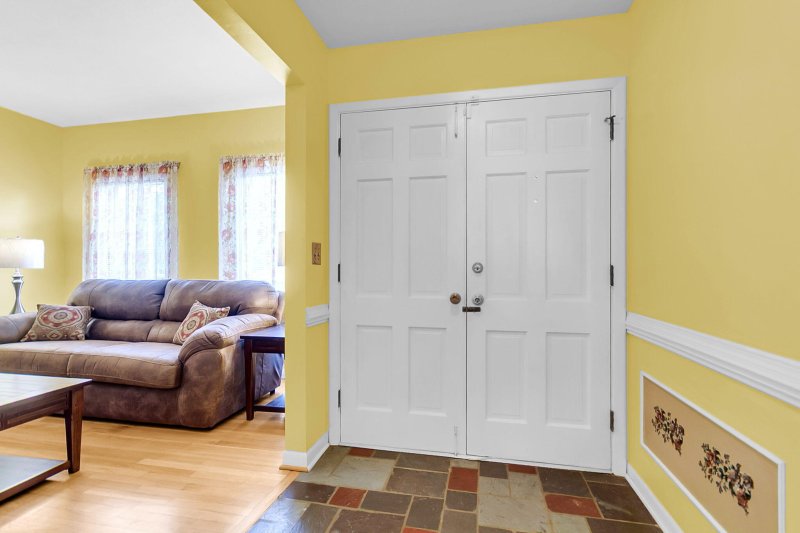 Property image 5 of 8556 Vistavia Road in Northwoods Estates, North Charleston, SC 29406