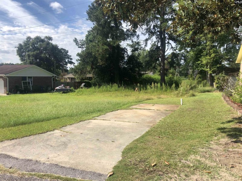 Property image 3 of 1049 Wisteria Drive in Brookwood, West Columbia, SC 29169