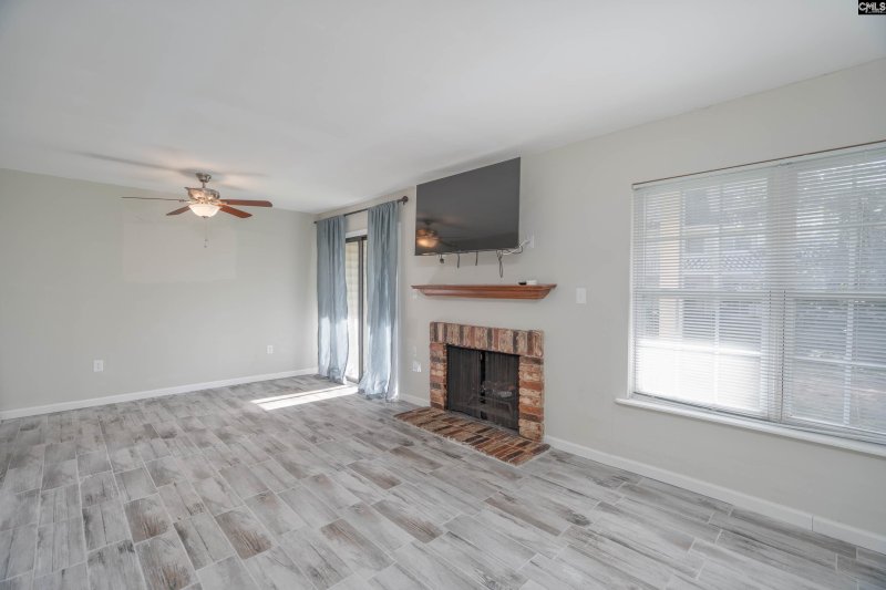 Brickyard Condominiums, Columbia Community