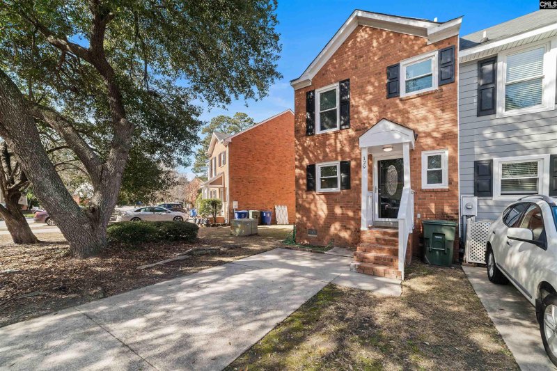 Property image 2 of 129 Village Walk in Village Pond, Columbia, SC 29209