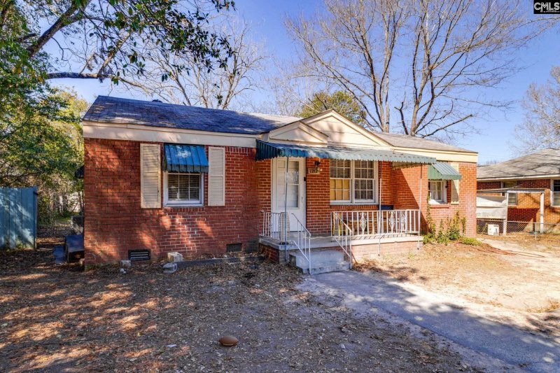 Property image 2 of 1212 Summerland Drive in Broad Acres, Cayce, SC 29033