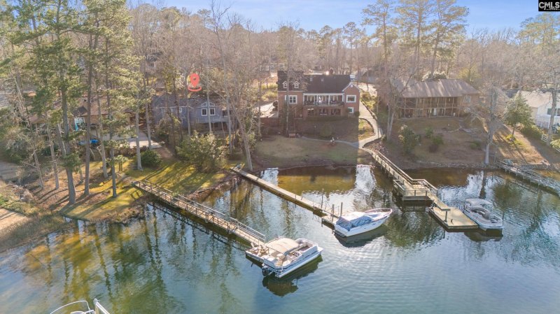 The Landings, Lexington Community