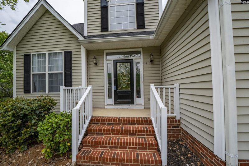 Property image 4 of 124 Pond Edge Lane in Cedar Cove, Chapin, SC 29036