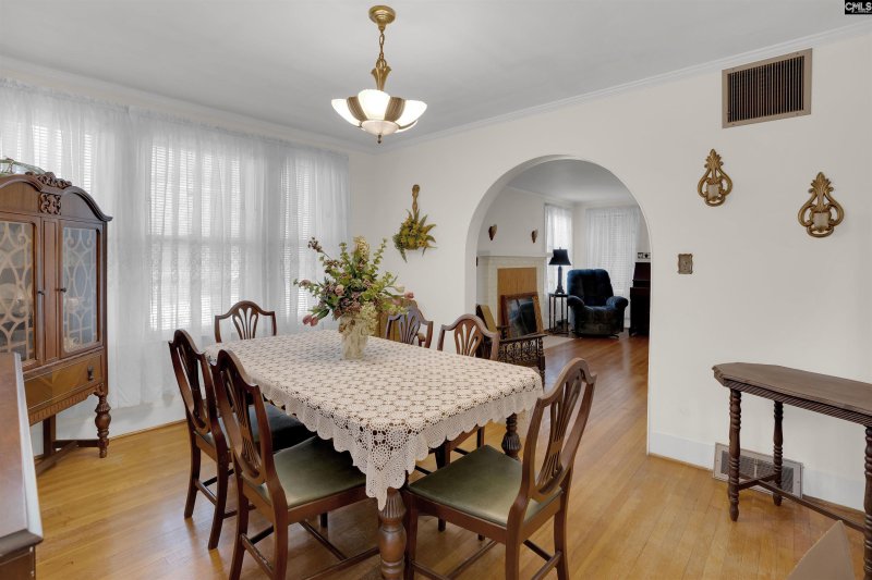 Property image 3 of 911 Charleston Highway in Guignard Estates, West Columbia, SC 29169