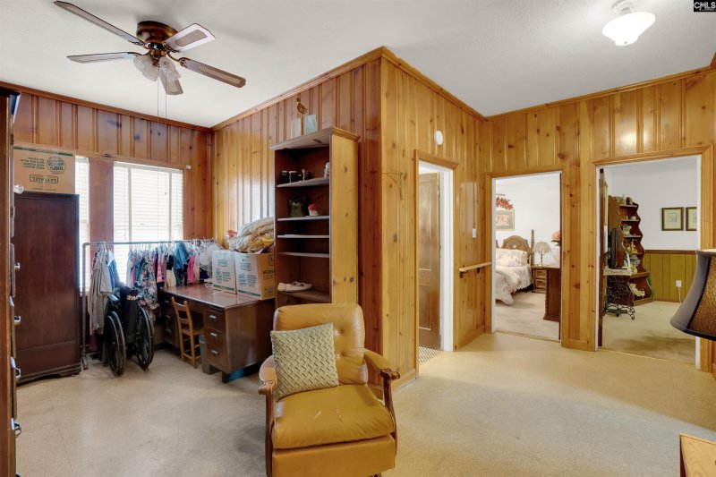 Property image 5 of 911 Charleston Highway in Guignard Estates, West Columbia, SC 29169