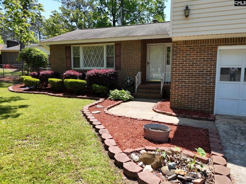 Property image 2 of 107 Lyndhurst Court in Whitehall Extension, Columbia, SC 29212