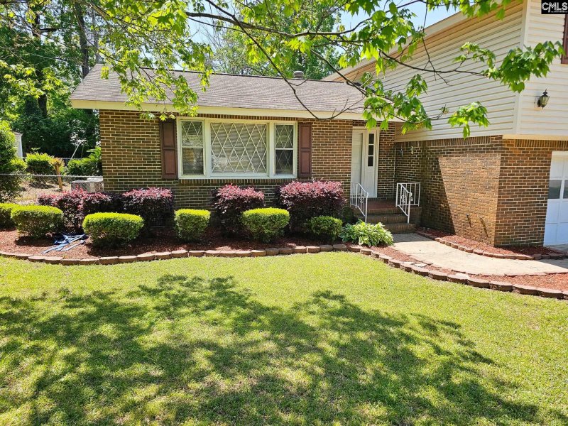 Property image 3 of 107 Lyndhurst Court in Whitehall Extension, Columbia, SC 29212