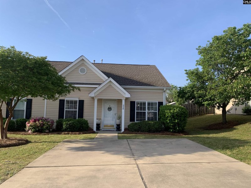 Avebury, Columbia Community