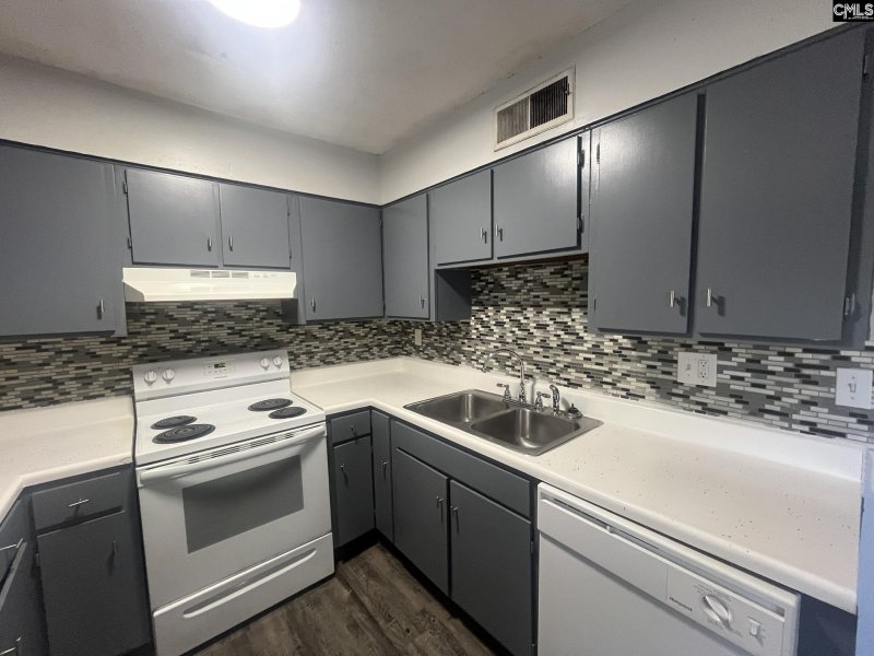 Property image 5 of 1100 Skyland Drive N4 in Riverhill Condos, Columbia, SC 29210