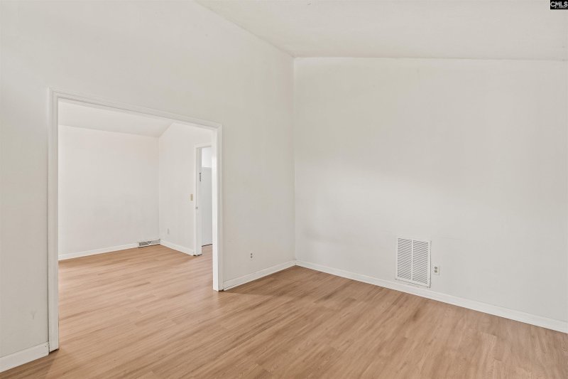 Property image 5 of 5227 Bush River Road in Hallmark, Columbia, SC 29212-3604