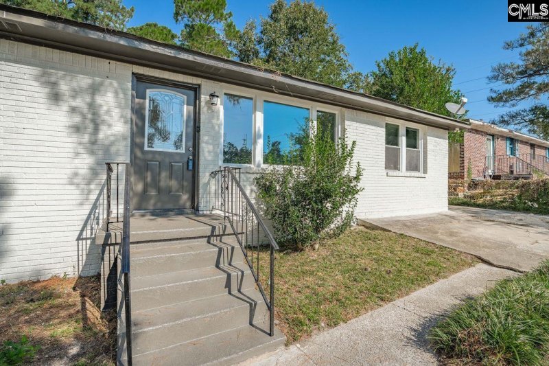 Property image 2 of 2009 Woodfield Drive in Woodfield Park, Columbia, SC 29223-3736