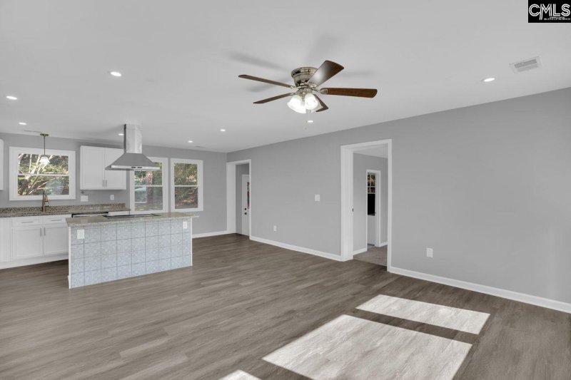 Property image 3 of 2009 Woodfield Drive in Woodfield Park, Columbia, SC 29223-3736