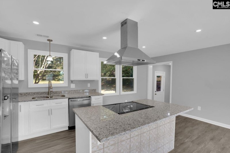 Property image 4 of 2009 Woodfield Drive in Woodfield Park, Columbia, SC 29223-3736