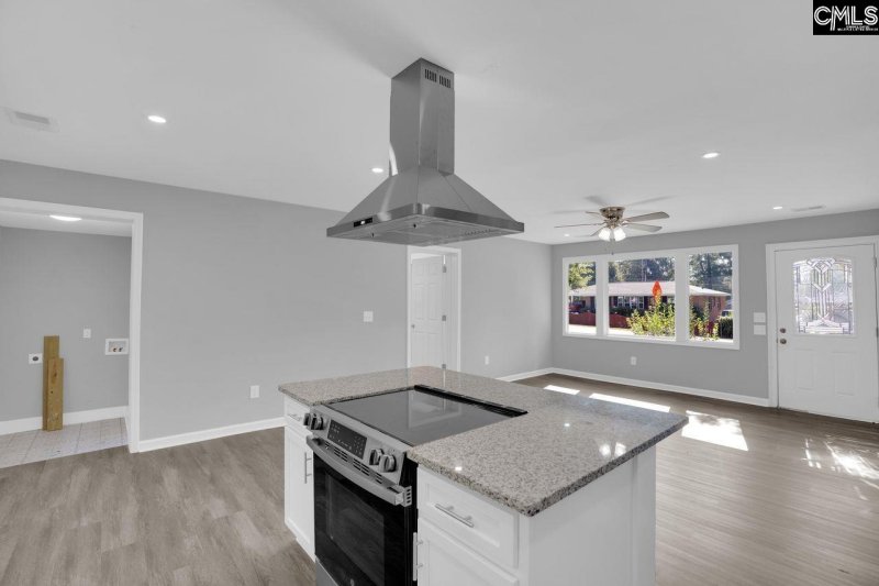 Property image 5 of 2009 Woodfield Drive in Woodfield Park, Columbia, SC 29223-3736