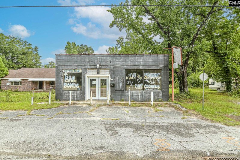 Property image 2 of 4656 Bluff Road in Harlem, Columbia, SC 29209-5049