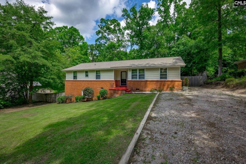 Property image 4 of 1421 Woodlawn Avenue in Cedar Terrace, Columbia, SC 29209-1432