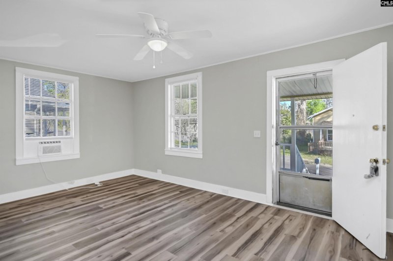 Property image 4 of 203 Augusta Street in The Avenues, West Columbia, SC 29169