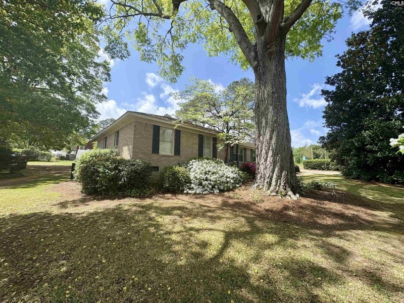 Property image 2 of 3023 Eastlawn Road in Woodland Hills, Columbia, SC 29210