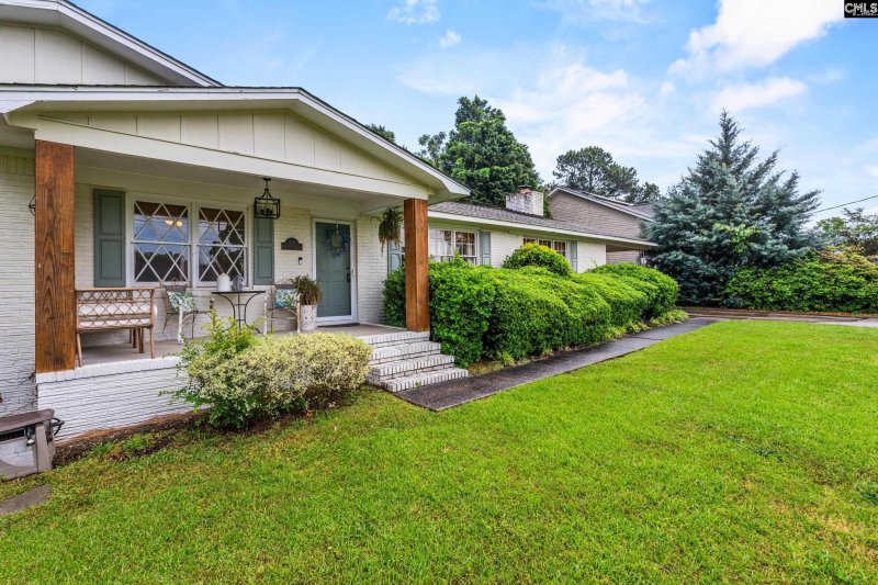 Property image 2 of 300 Wessinger Drive in Southgate, Lexington, SC 29072