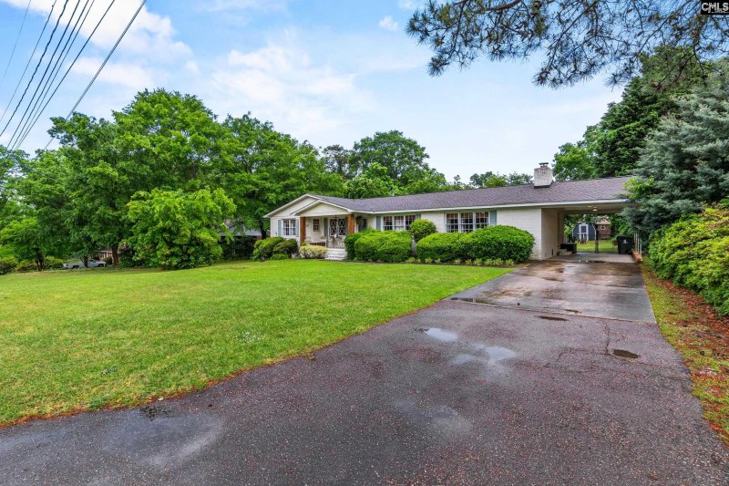 Property image 3 of 300 Wessinger Drive in Southgate, Lexington, SC 29072